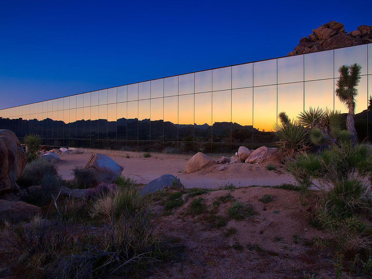 Joshua Tree Invisible house mirrored exterior facade