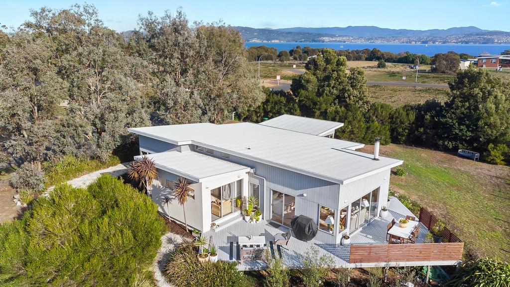 2 Pardalote Close, Opossum Bay. EIS.