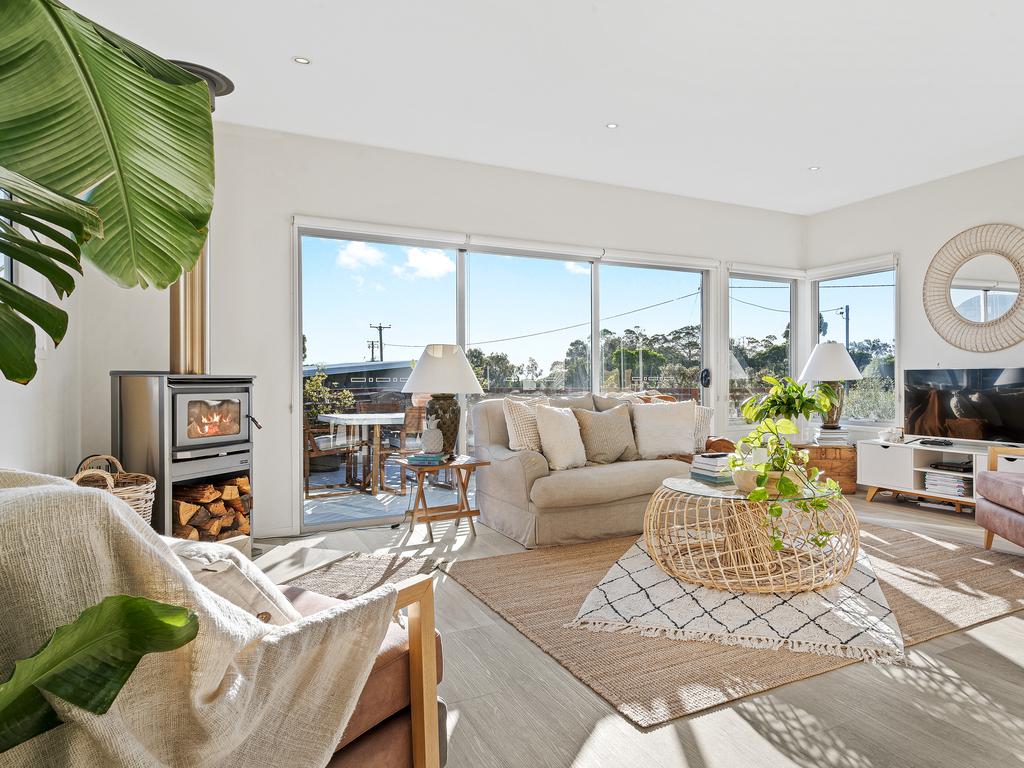 2 Pardalote Close, Opossum Bay. EIS.
