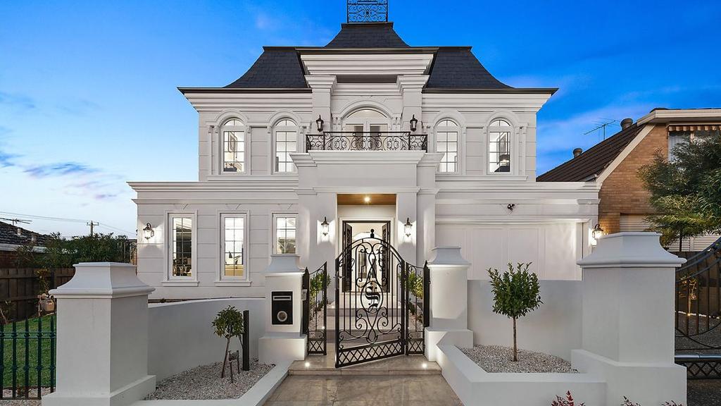 2 Ingleside Crescent, Glen Waverley - for herald sun real estate