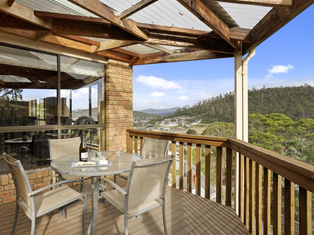 8 Bellemont Court, Geilston Bay. PRD.