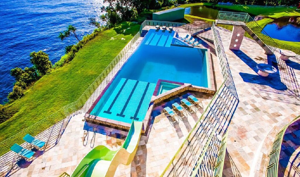 Inside Bieber's Hawaiian rental. Photo: Concierge