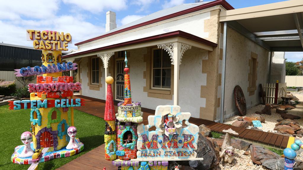 TAIT: Penola fantasy park and home